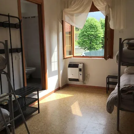 Trentapassi Hostel *